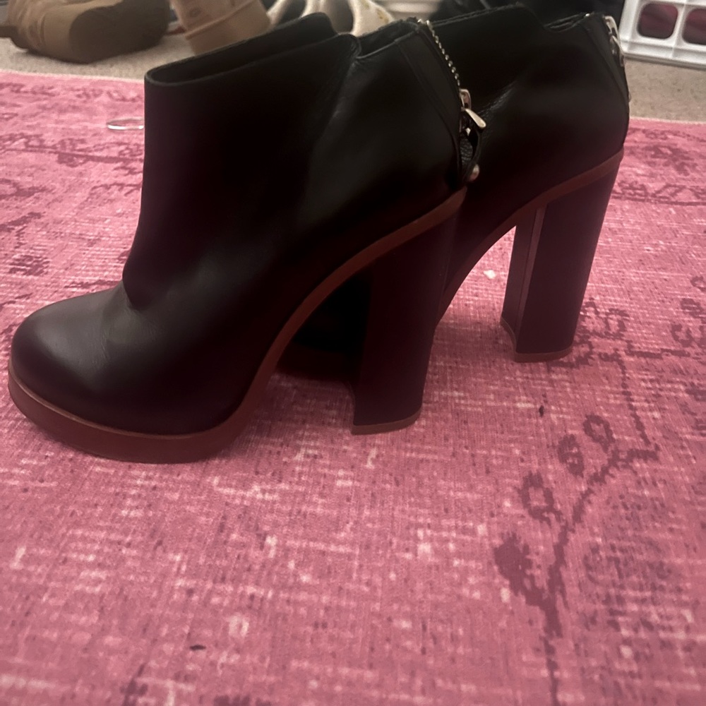 Used Dolce Vita heeled booties 6 1/2